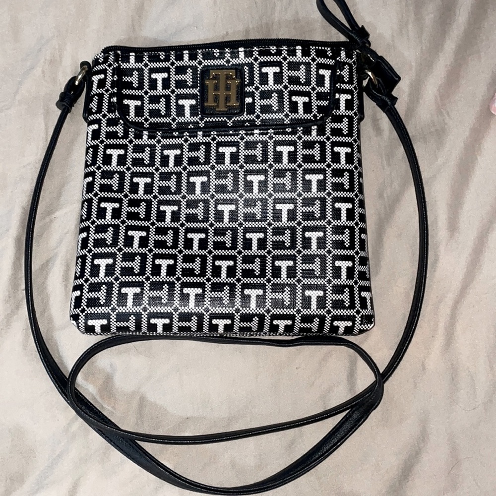 Tommy Hilfiger B&W Monogram, Vegan Leather Crossbody bag. - Picture 2 of 13